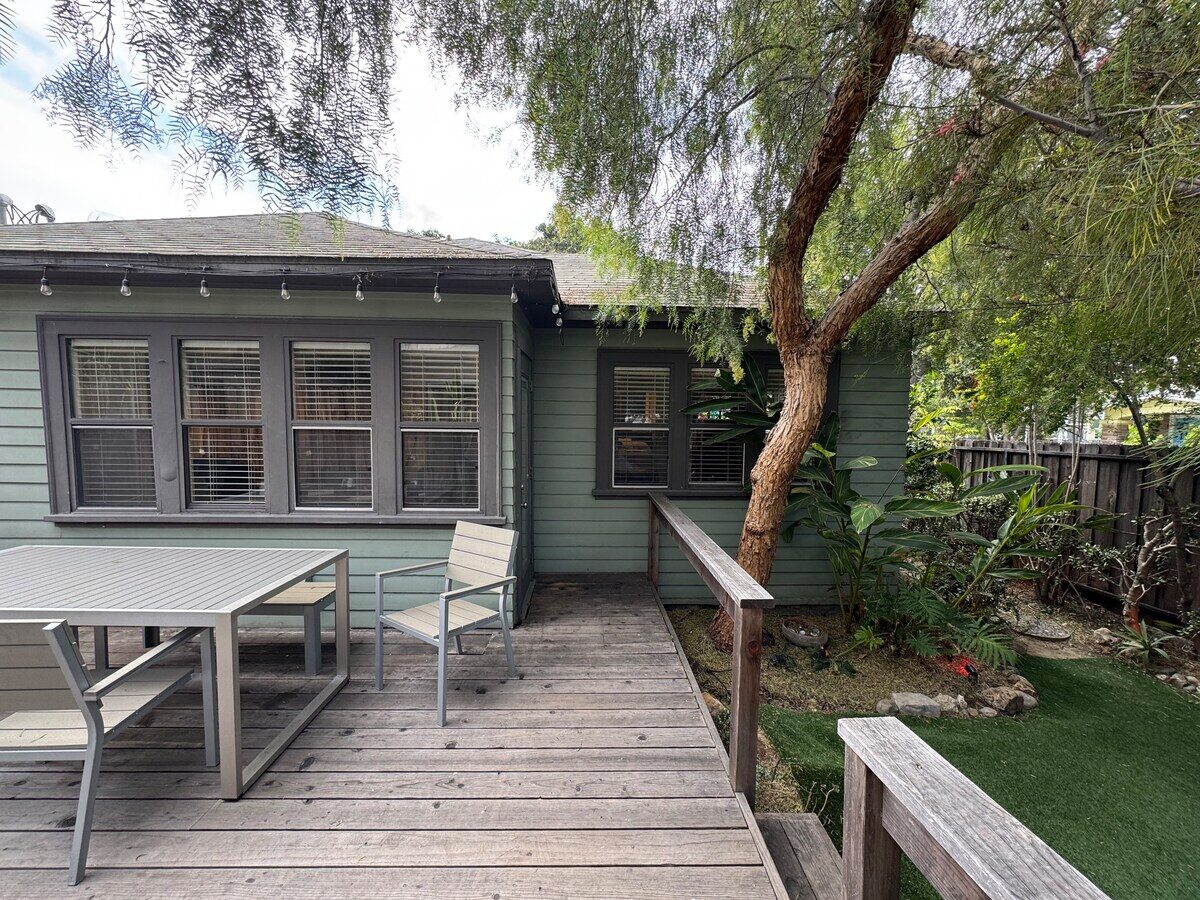 Cherokee deck with outdoor dining table
